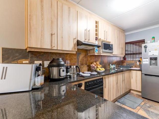 3 Bedroom Townhouse in Schoongezicht