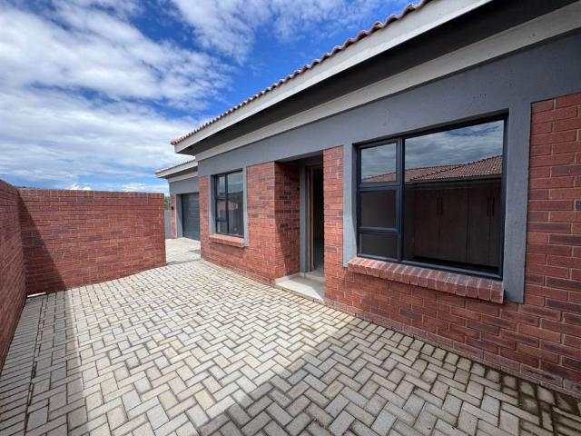 3 Bedroom Townhouse in Schuinshoogte