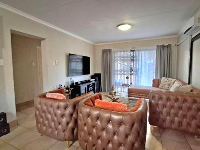 3 Bedroom Townhouse in Shellyvale