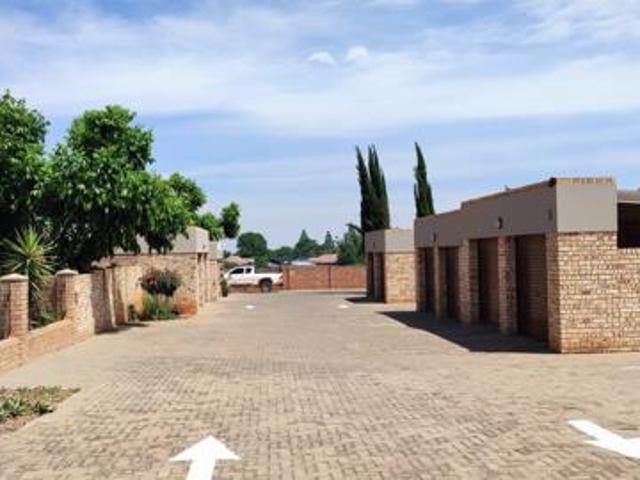 3 Bedroom Townhouse in Spitskop SH