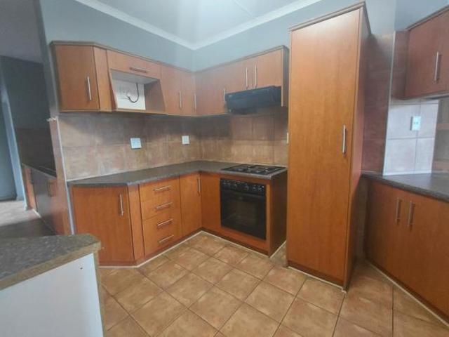 3 Bedroom Townhouse in Spitskop SH