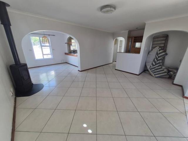 3 Bedroom Townhouse in Table View