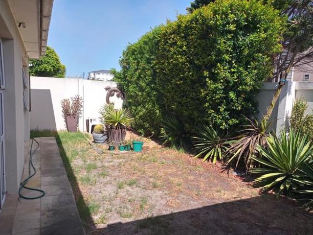 3 Bedroom Townhouse in Table View