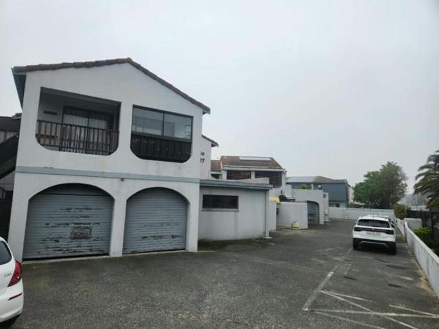 3 Bedroom Townhouse in Table View