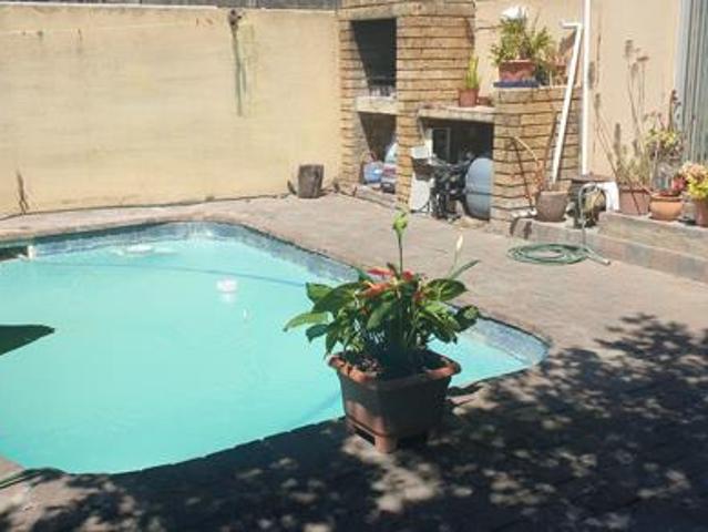 3 Bedroom Townhouse in Table View