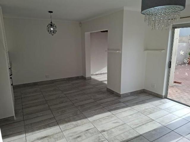 3 Bedroom Townhouse in Table View