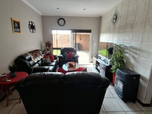 3 Bedroom Townhouse in Terra Nova