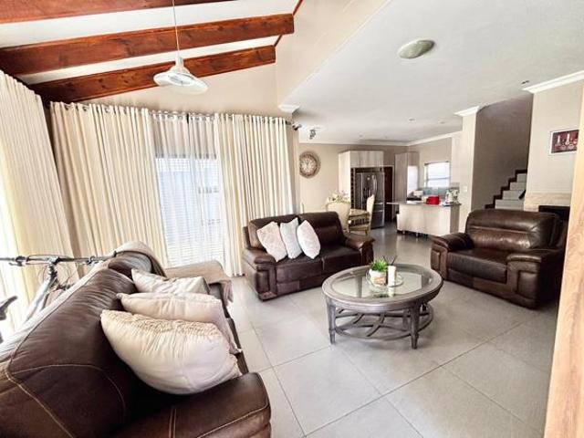 3 Bedroom Townhouse in Terra Nova