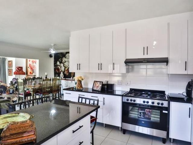 3 Bedroom Townhouse in The Coves