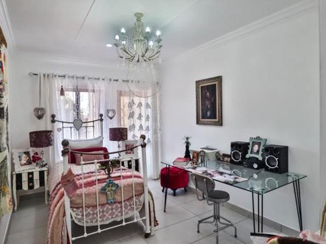 3 Bedroom Townhouse in The Coves