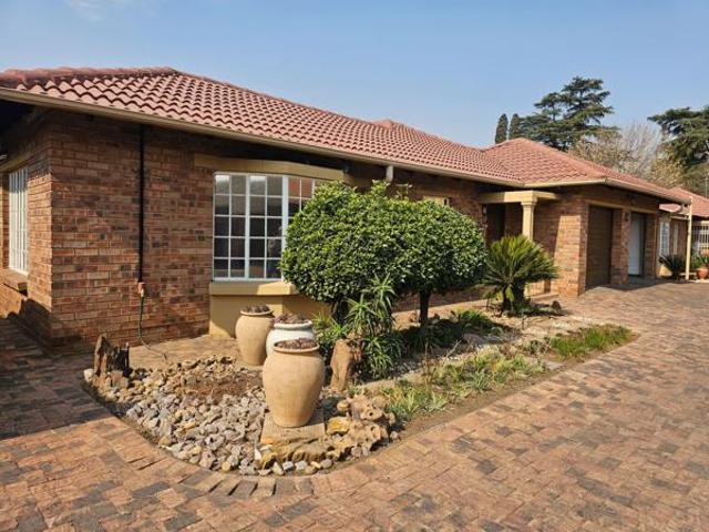 3 Bedroom Townhouse in Three Rivers