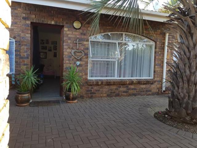 3 Bedroom Townhouse in Three Rivers North