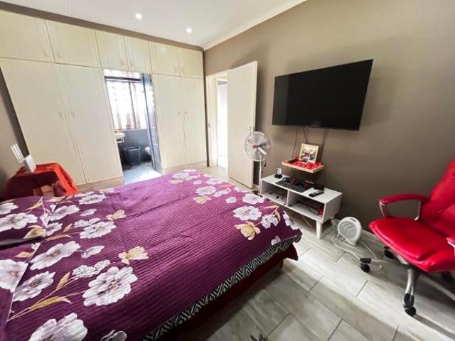 3 Bedroom Townhouse in Town Bush Valley