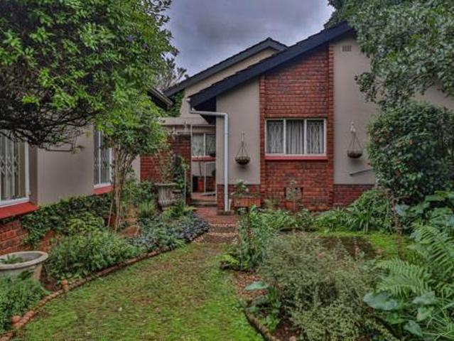 3 Bedroom Townhouse in Town Bush Valley