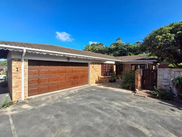 3 Bedroom Townhouse in Uvongo