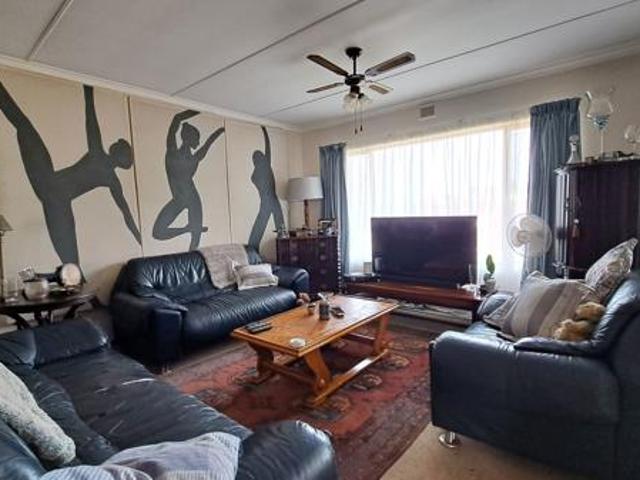 3 Bedroom Townhouse in Uvongo