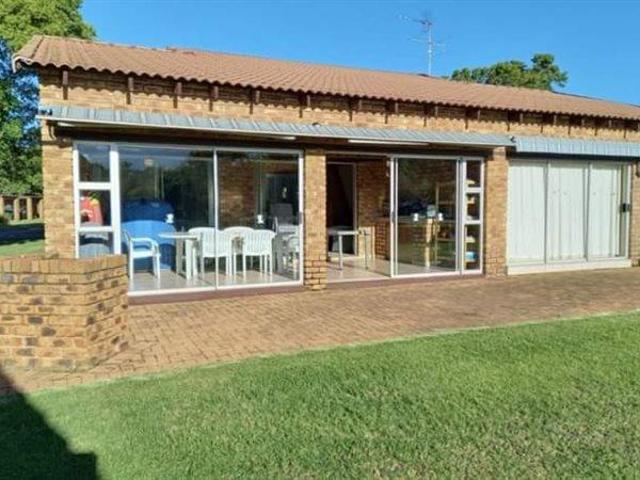 3 Bedroom Townhouse in Vaal Marina