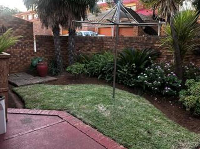3 Bedroom Townhouse in Vanderbijlpark CE2