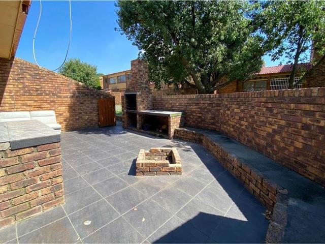 3 Bedroom Townhouse in Vanderbijlpark CE