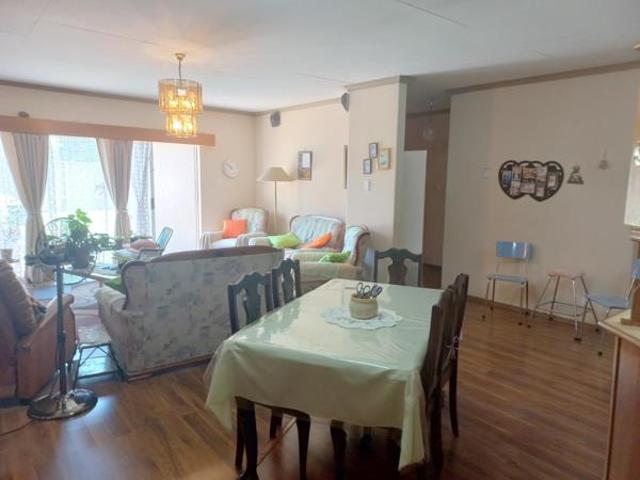 3 Bedroom Townhouse in Vanderbijlpark SW2