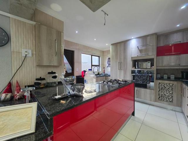 3 Bedroom Townhouse in Vanderbijlpark SW5