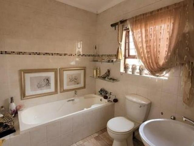 3 Bedroom Townhouse in Vanderbijlpark SW5