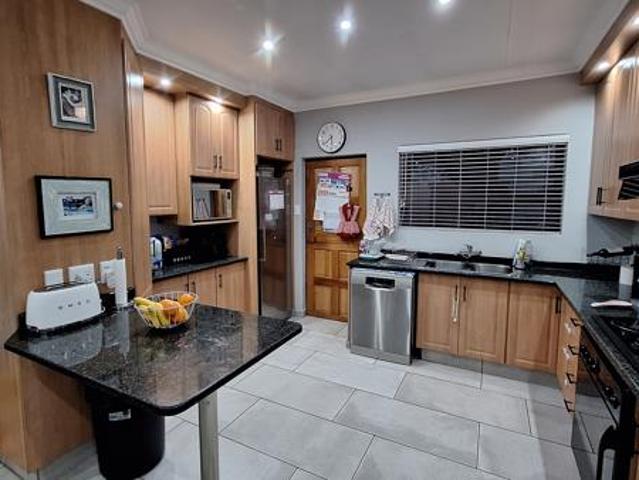 3 Bedroom Townhouse in Vanderbijlpark SW5