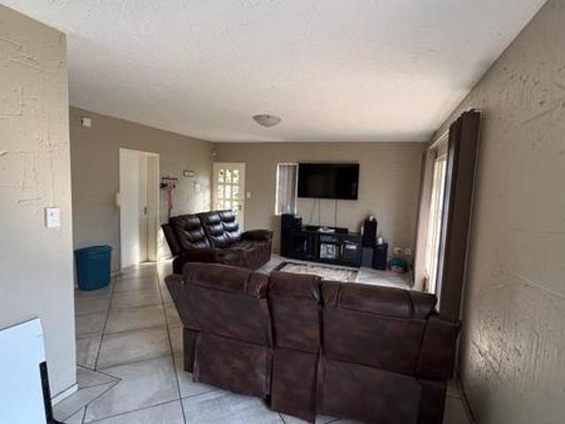 3 Bedroom Townhouse in Vanderbijlpark SW5