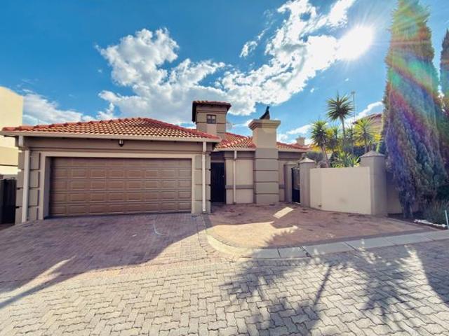 3 Bedroom Townhouse in Vanderbijlpark SW5