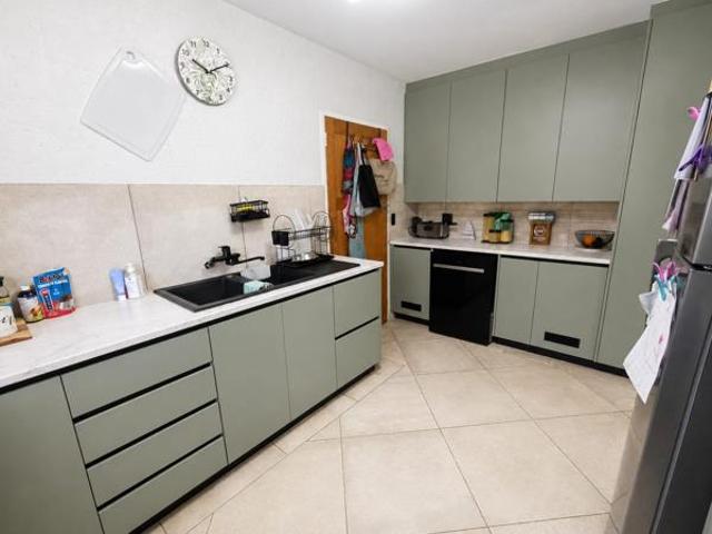 3 Bedroom Townhouse in Vanderbijlpark SW
