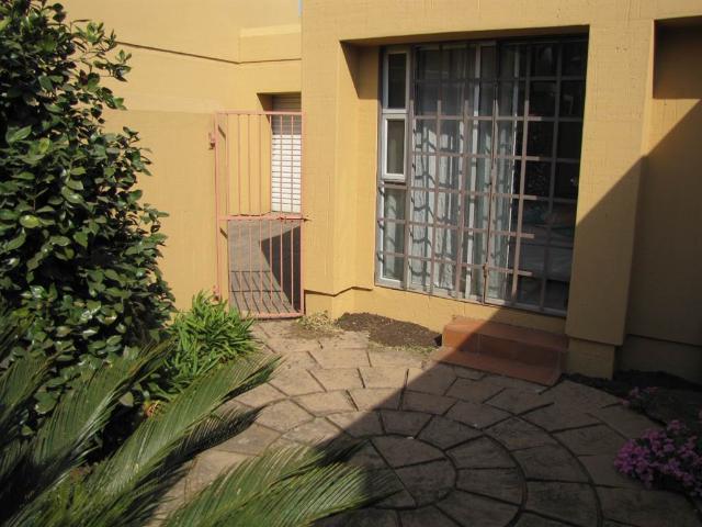 3 Bedroom Townhouse in Vanderbijlpark SE3
