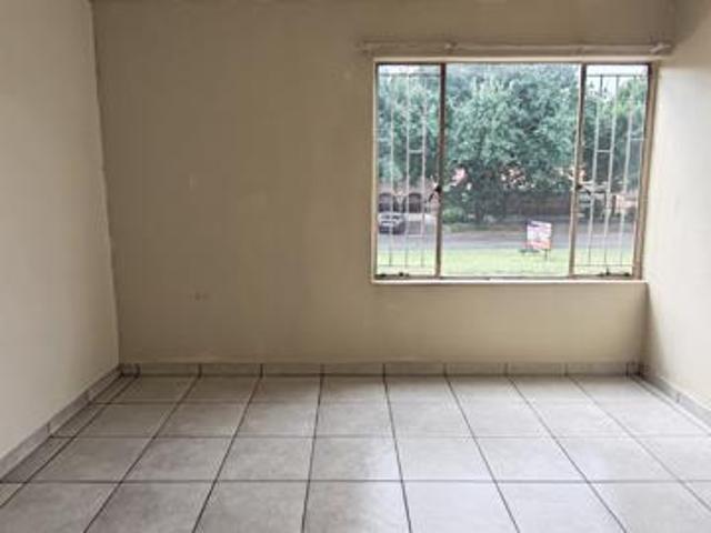 3 Bedroom Townhouse in Vanderbijlpark SE3