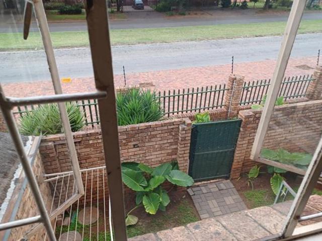 3 Bedroom Townhouse in Vanderbijlpark SE3