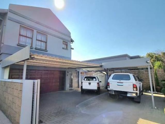 3 Bedroom Townhouse in Vanderbijlpark SE2