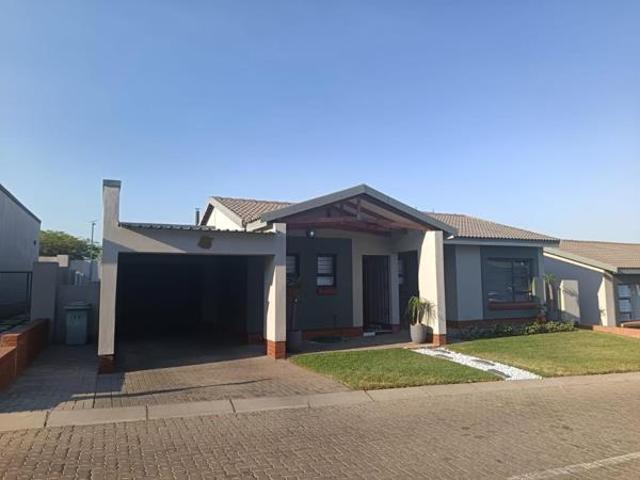 3 Bedroom Townhouse in Waterkloof AH