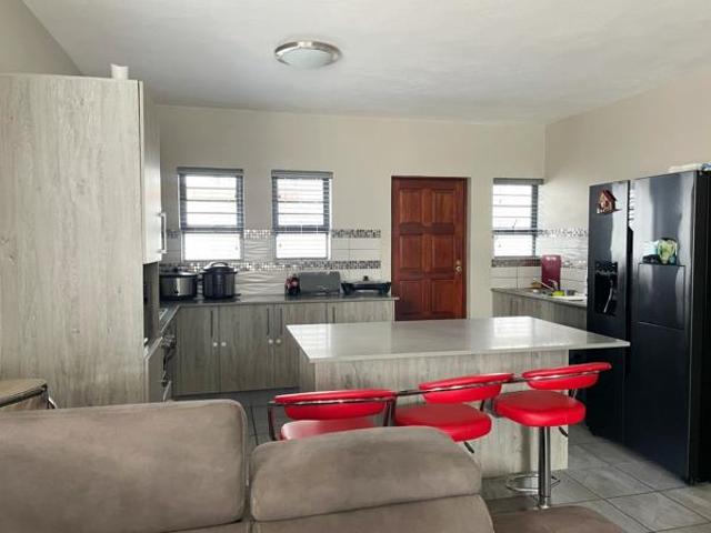 3 Bedroom Townhouse in Waterkloof East