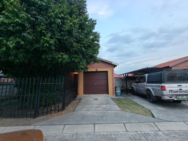 3 Bedroom Townhouse in Waterval East