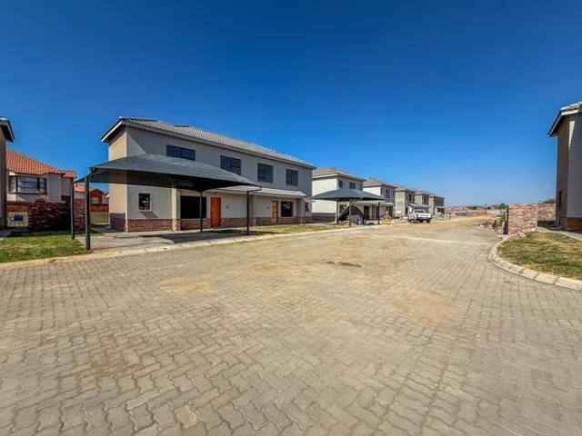 3 Bedroom Townhouse in Waterval East