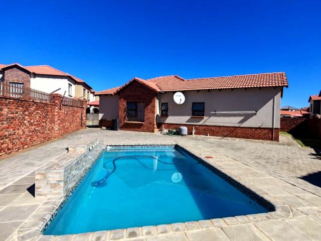 3 Bedroom Townhouse in Waterval East