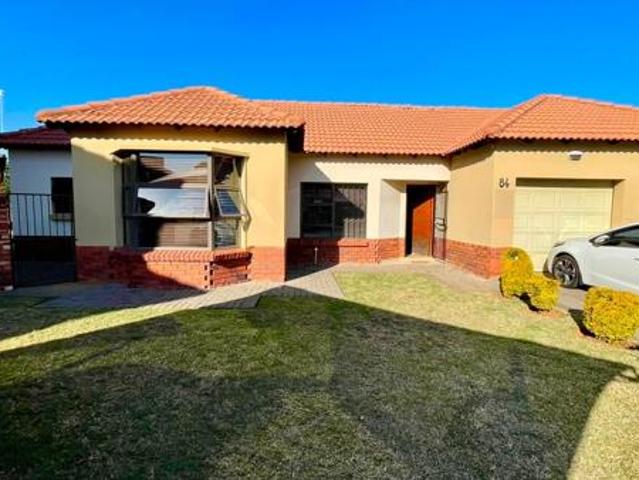 3 Bedroom Townhouse in Waterval East
