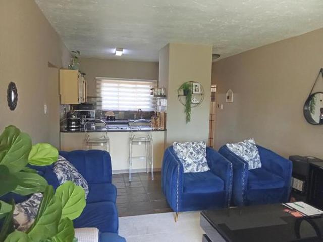 3 Bedroom Townhouse in Weltevreden Park