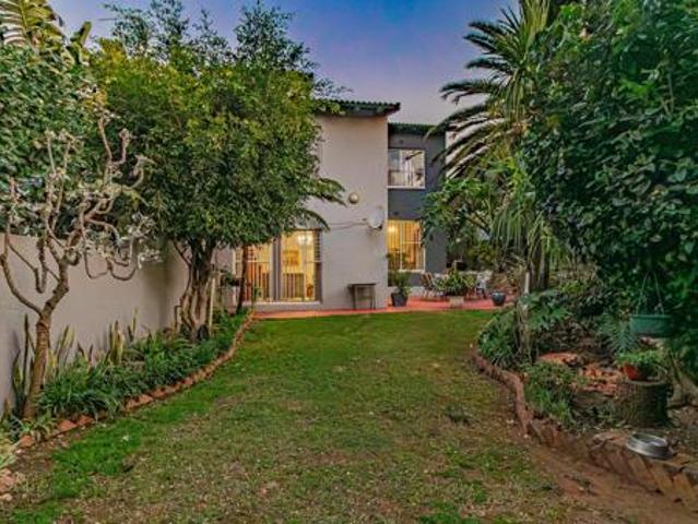 3 Bedroom Townhouse in Weltevreden Park