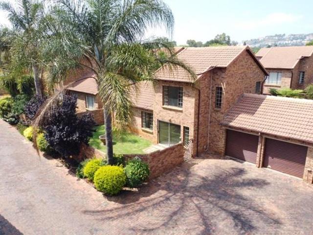 3 Bedroom Townhouse in Weltevreden Park