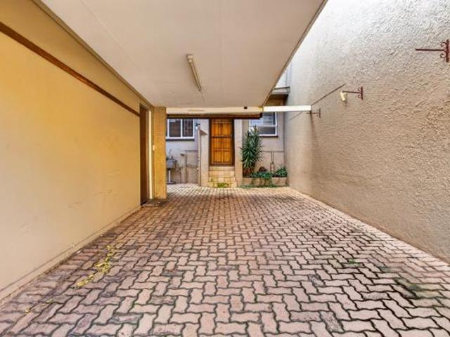 3 Bedroom Townhouse in Weltevreden Park