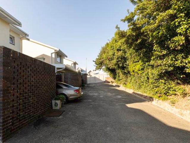 3 Bedroom Townhouse in West Bank