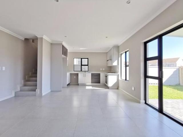 3 Bedroom Townhouse in Westbrook