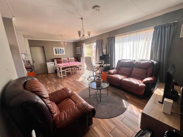 3 Bedroom Townhouse in Wilgeheuwel
