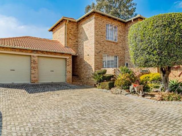 3 Bedroom Townhouse in Wilgeheuwel
