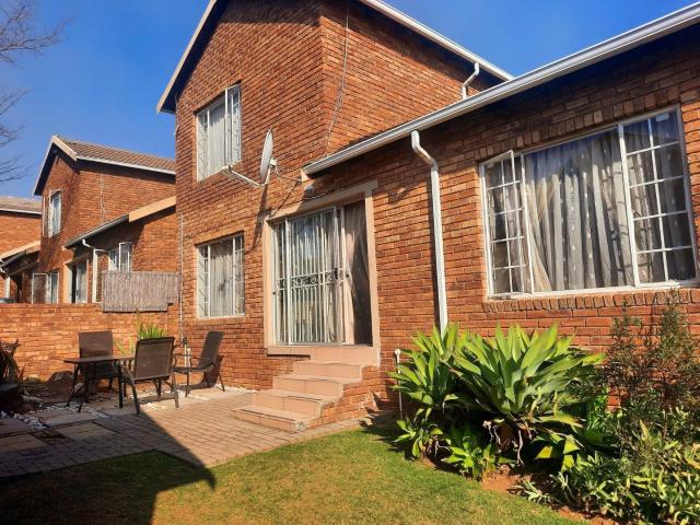 3 Bedroom Townhouse in Wilgeheuwel