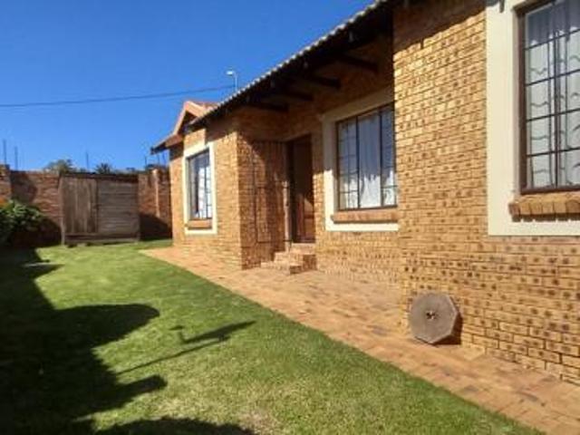 3 Bedroom Townhouse in Wilgeheuwel